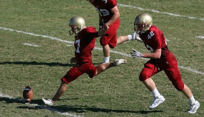 爱游戏电竞全站-国足备战世界杯，阵容深度不断增强，国足进军世界杯规则